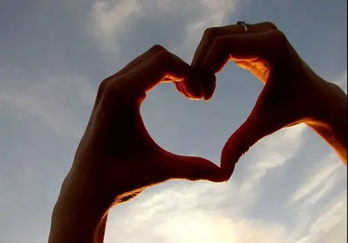 唯美爱心手势图为了你的幸福