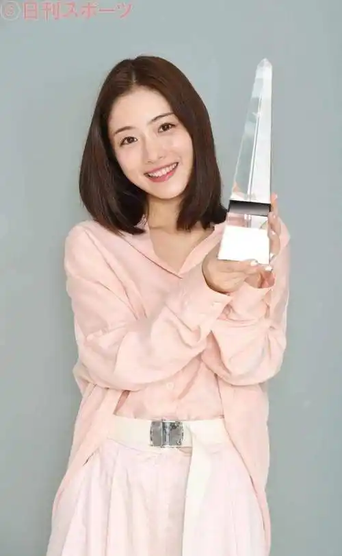 原创石原里美的穿搭圣经可盐可甜日系感青春活力似18岁少女