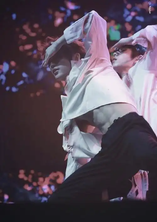 丁程鑫 蜜糖腹肌