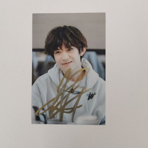 中国医生易烊千玺亲笔签名照片周边明信片同款保真无印刷6寸学生