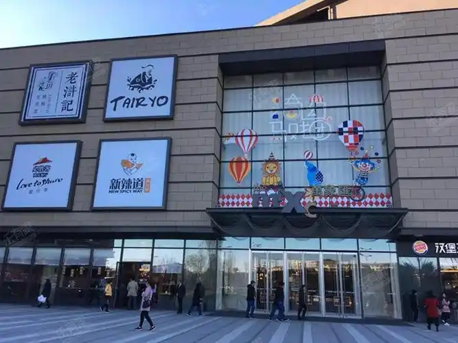 门口就是菜市场,80米就是大型商业综合体华润万象汇,3公里内配送到家