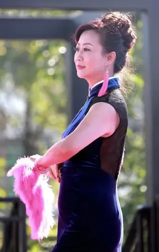 旗袍佳丽秀美双龙镇.摄影清风明月lmq