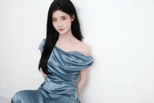 歌手,唱作人@陈意涵estelle今日《百分百歌手》舞台,正在播出78