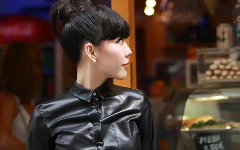 吴莫愁街拍高清桌面壁纸图片下载