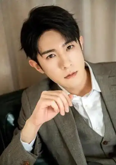 季肖冰《重启2》待播,新版解雨臣来了,徐磊要吃"黑花"红利?_腾讯新闻