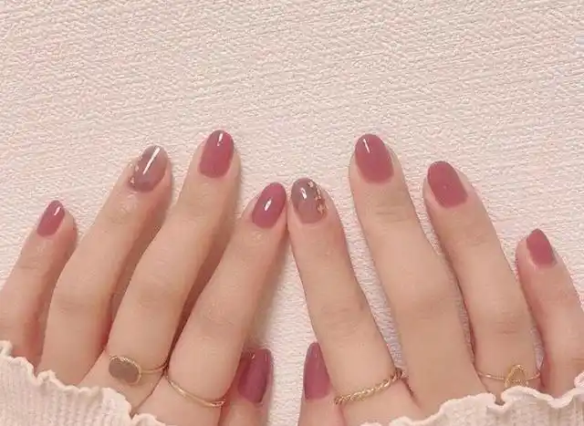 绝对会火的美甲款式,简约洋气显手白,又时尚又洋气