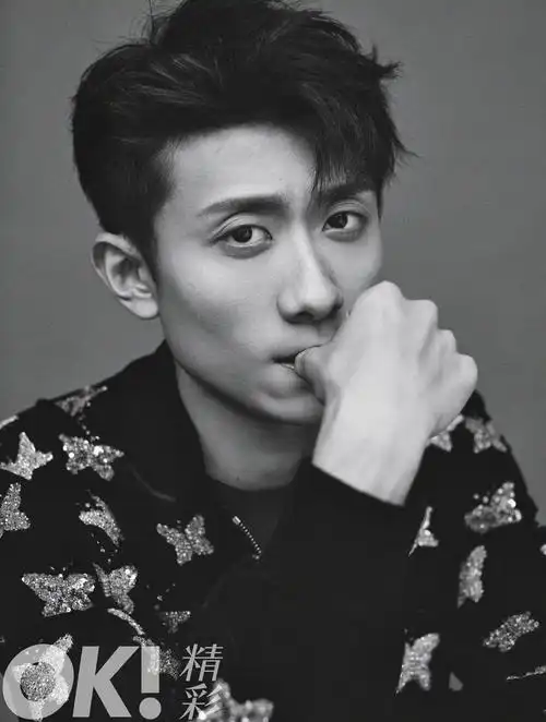 张一山杂志封面新鲜出炉百变造型调皮又帅气