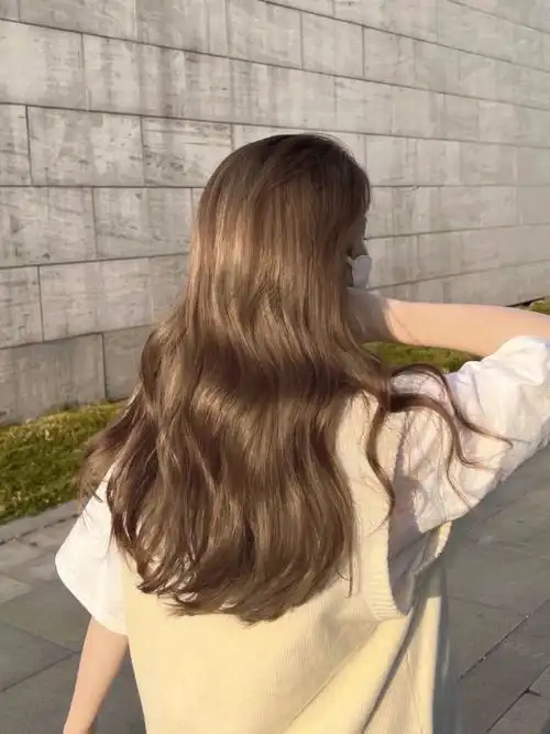 99素颜也可以驾驭的浅色系显白发色,温柔又显白的亚麻色系,黄黑皮肤