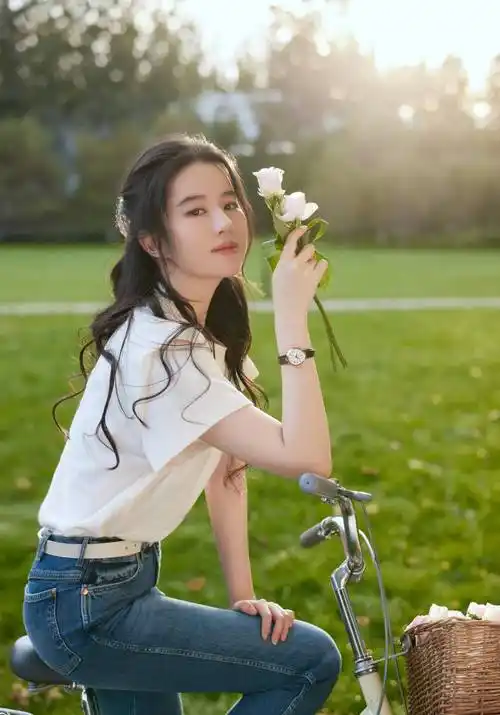 刘大锤直播夸赞刘亦菲,表示那是真好看,网友:她可是神仙姐姐_内容_本