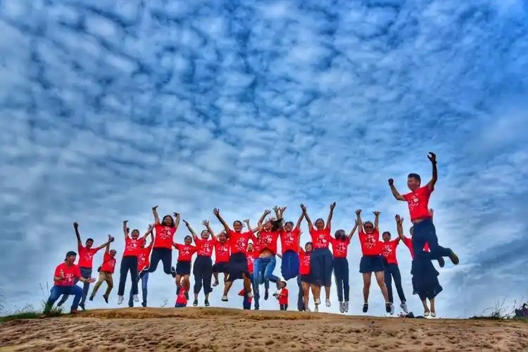 收藏>>同学聚会涨姿势集体照,别再傻傻站一排了!