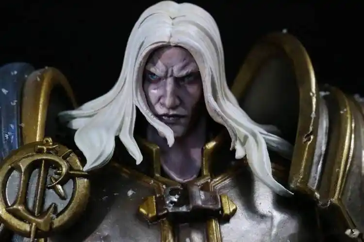 《魔兽争霸3:重制版》阿尔萨斯雕像大神究极重涂 远超官方原版