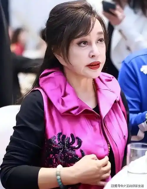 有人优雅老去,有人疯狂整容,整容老去和自然老去的差距一目了然