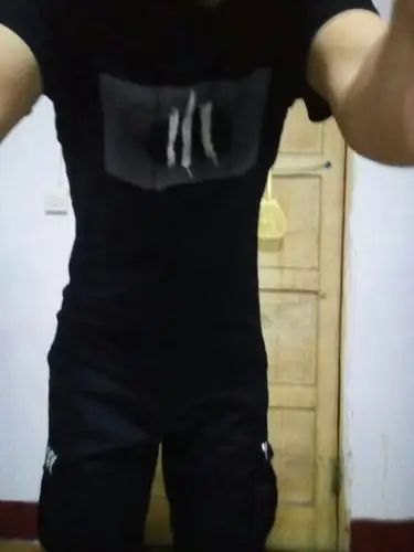 身高178,体重73公斤,看图,身材还算标准吧?