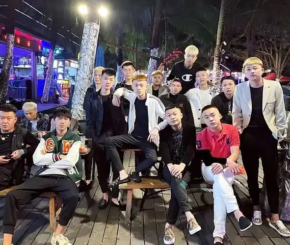 宇将军参加天道活动,带100多人随行,二驴调侃:你要群殴我?