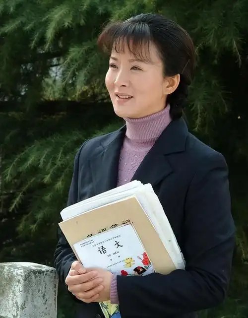 回顾谢兰嫁师小红坚持丁克愁坏婆婆41岁意外得子全家乐开怀