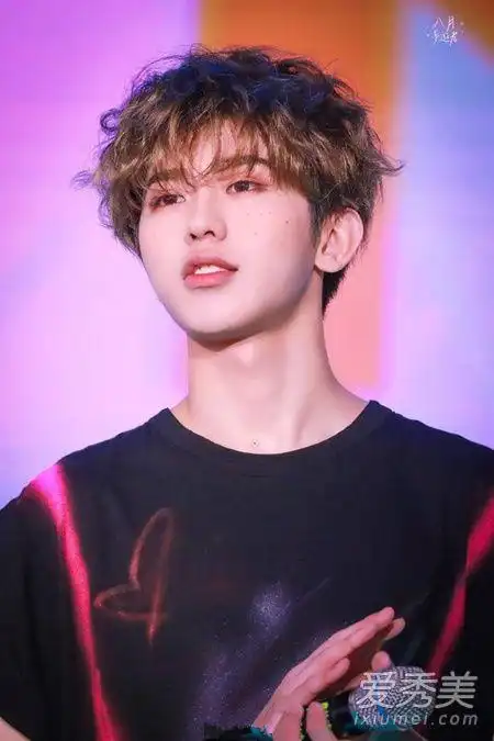 蔡徐坤脏辫发型图片可盐可甜的他真的能hold住百变发型