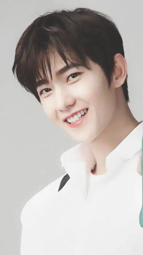 杨洋甜笑小合集 感染力满满的完美笑颜