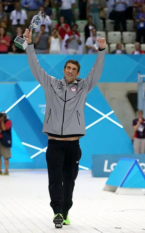 菲尔普斯女友浮出水面女友推特上晒恋情