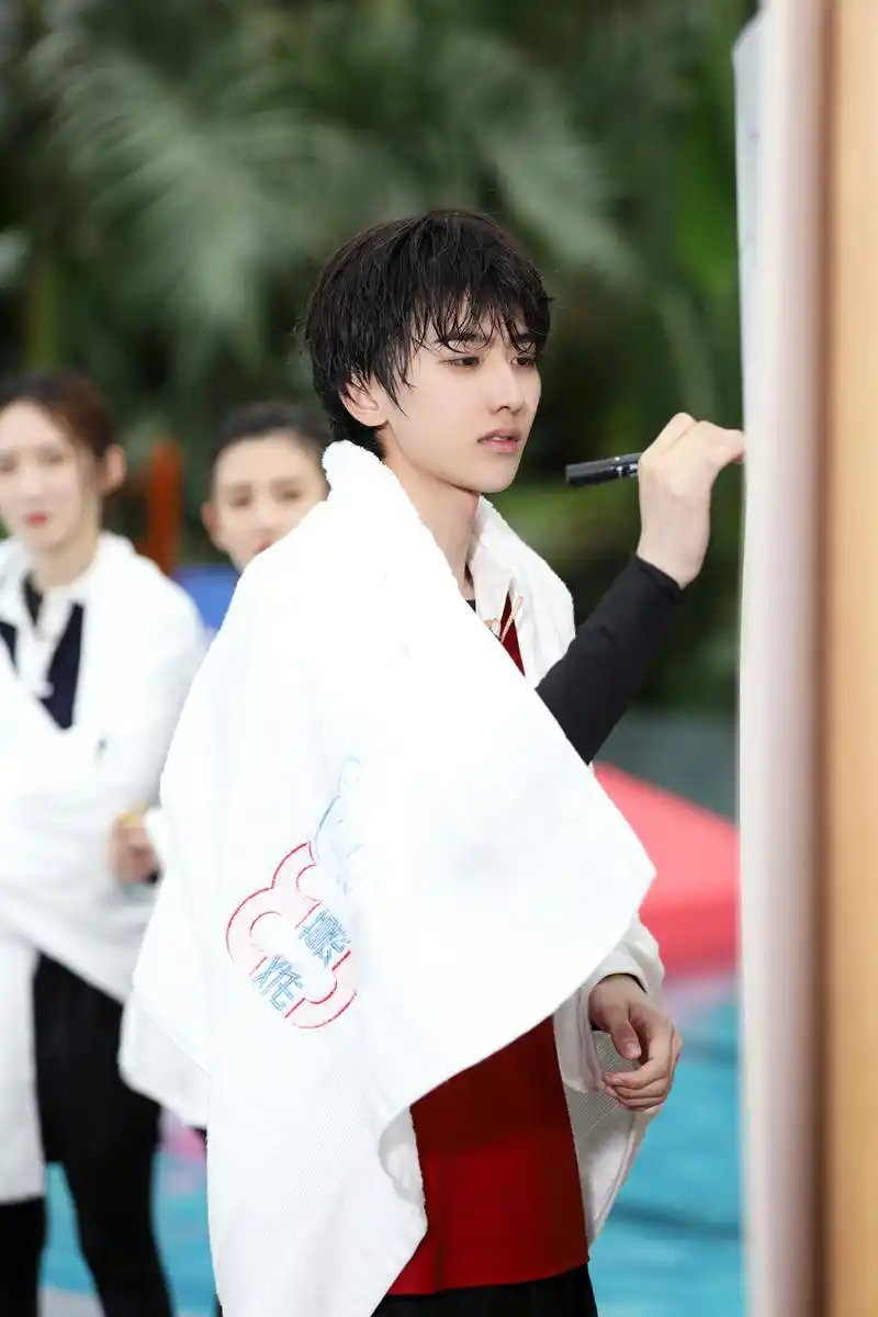 [消息]《奔跑吧》第九期播出 蔡徐坤身骑白马满足所有幻想