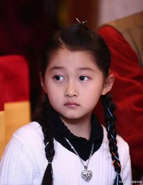 关晓彤,童星出道,四岁便已开始参演电视剧,在之后的种种作品中都表现