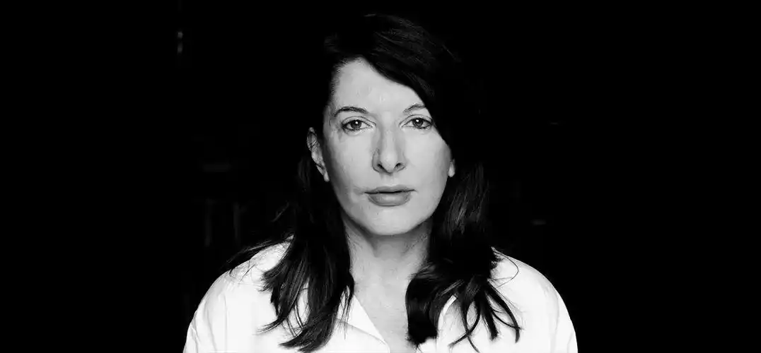 行为艺术的巅峰玛丽娜阿布拉莫维奇