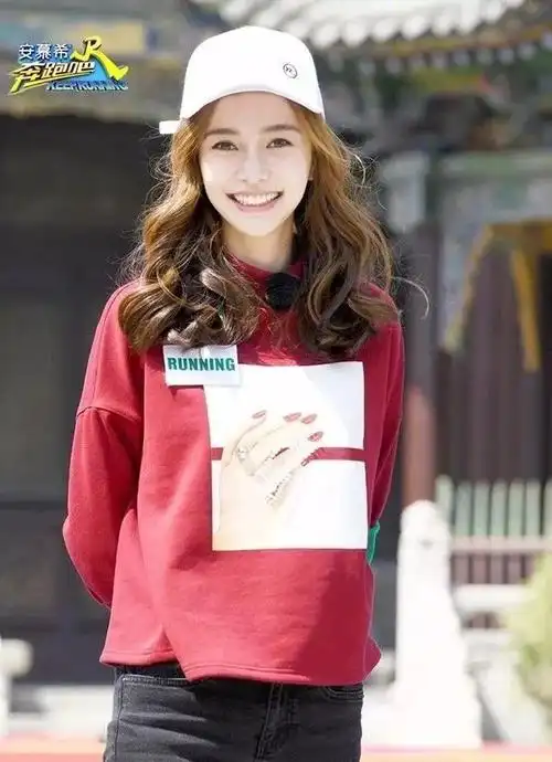 秋季戴帽子的发型这样扎让你美出天际