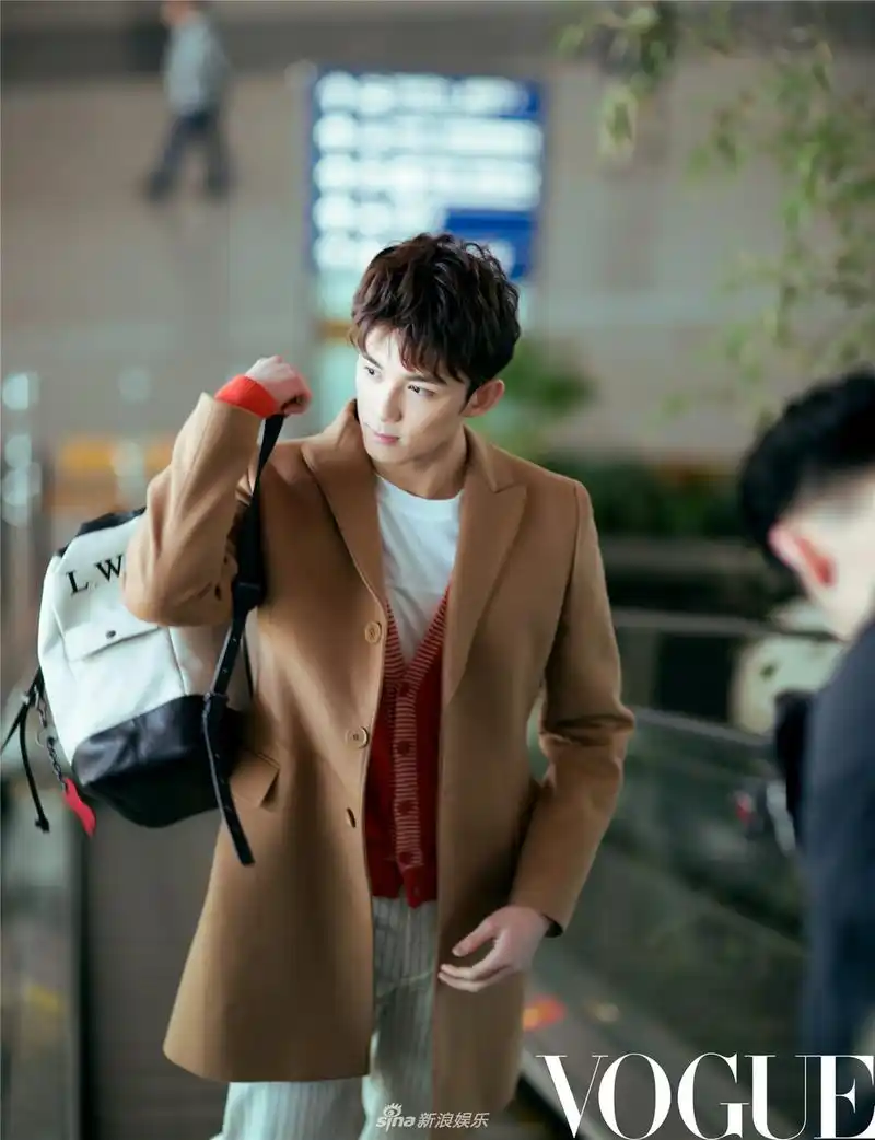 组图:瞬间被治愈!吴磊灿烂暖笑现身机场首战时装周