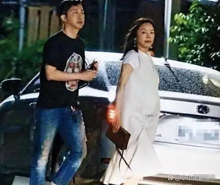 庾澄庆携全家参加儿子毕业典礼现任妻子气质温婉伊能静未出现