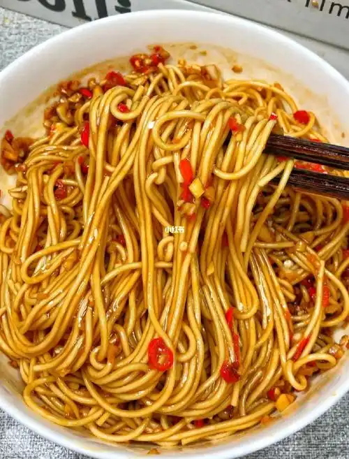 香辣蒜蓉拌面冲