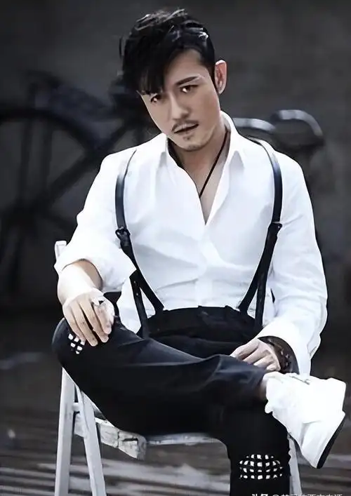 亲妈是导演,干妈是导演,20年都捧不红的他,却在改名后火了