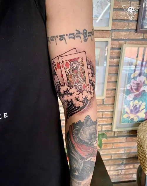 纹身/刺青纹身图片_手部new school扑克牌海浪纹身图案(2)_北京市纹身