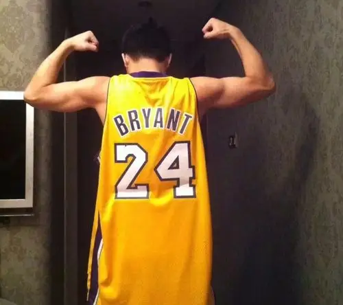 打篮球的人朋友圈突然冒出了很多怀念过去的老男孩记得科比球衣退役