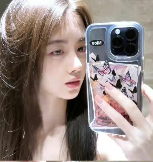 鞠婧祎素颜对镜四连拍