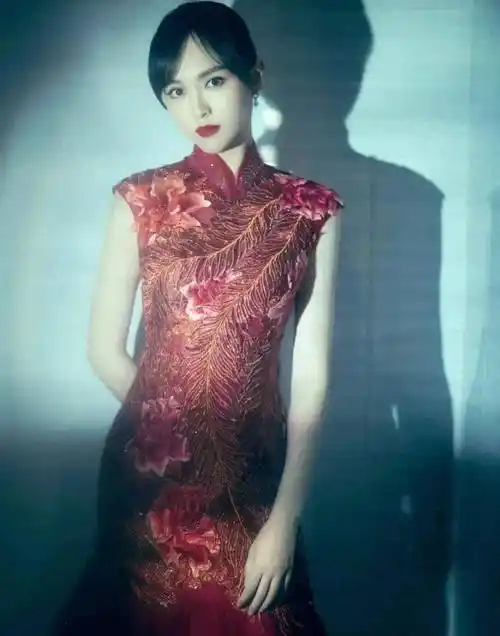 唐嫣穿旗袍尽显儒雅,腰肢扭动迷人,笑容太甜_传统_魅力_形象