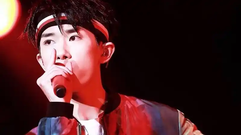 易烊千玺「萌动感」单曲《fall》 发布,季节交替情感萌动自然!