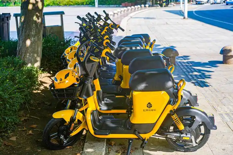 除此之外,松果共享电单车在助力减碳排放上效果明显,松果出行大数据