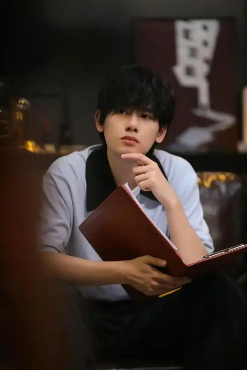 胡先煦小时候也太可爱了吧……|胡先煦_新浪新闻