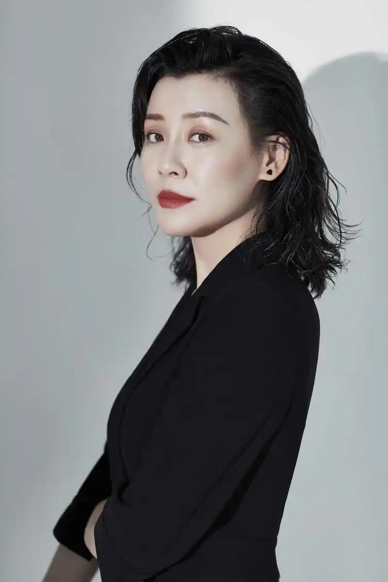 刘琳:历经坎坷,终成中生代演员顶流 刘琳,一个充满传奇色彩的名字,她