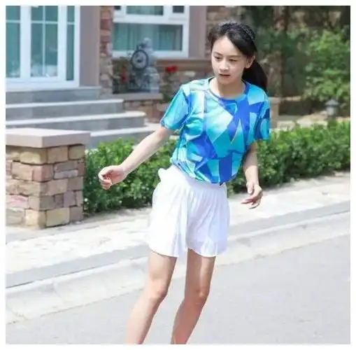 田亮女儿森碟长大了!黑发如瀑大长腿十分抢镜,素颜出镜美到爆