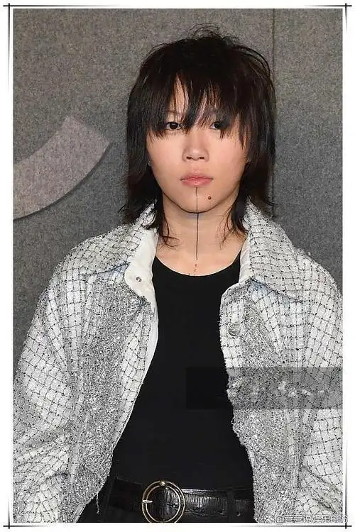 这次已婚传闻的起因是一位网友在朋友圈发帖称窦靖童在国外与女友结婚