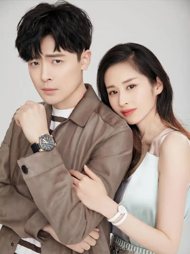 颖儿与付辛博这对小夫妻登时尚杂志封面,好般配,好养眼