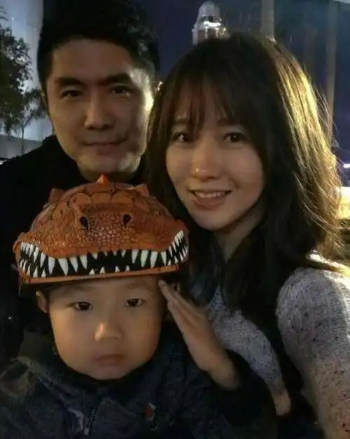 相比和丈夫一起发展事业来说,潘阳更多的重心还是放在了陪伴和教育