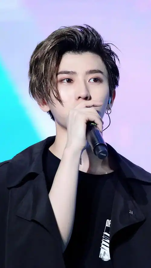 蔡徐坤 大奎 喉结拉链