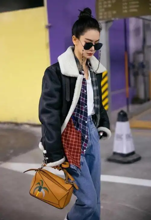 看戚薇一个人就够了,得体有气质|穿搭|版型|针织开衫_网易订阅