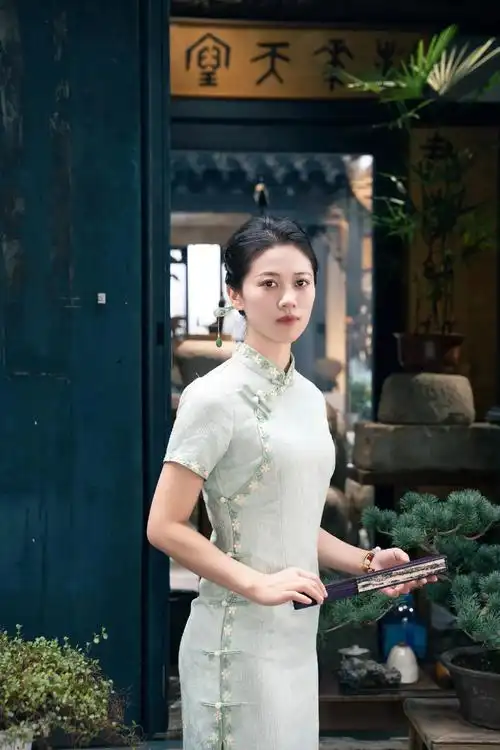 江南烟雨色 #国风古韵 #旗袍 99 蘇州 suzhou  - 抖音