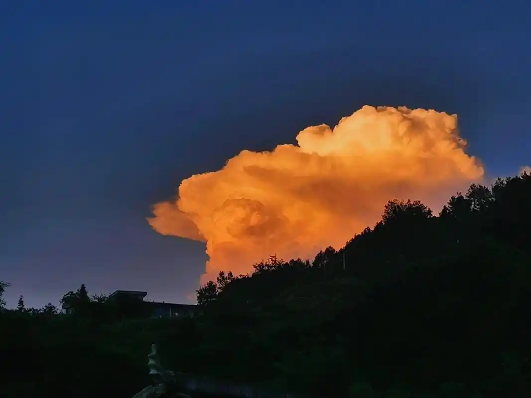 想看看你们相册里的一张云朵照片.#这个夏天 #相册里的云 @ - 抖音