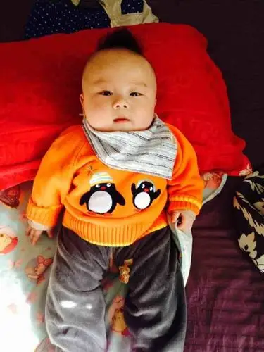 咋发型走的同一风格啊