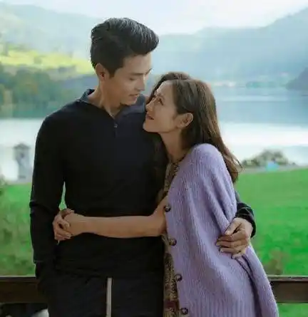 韩星孙艺珍童年照流出,父亲年轻时长相出众,与玄彬犹如一对父子_关系