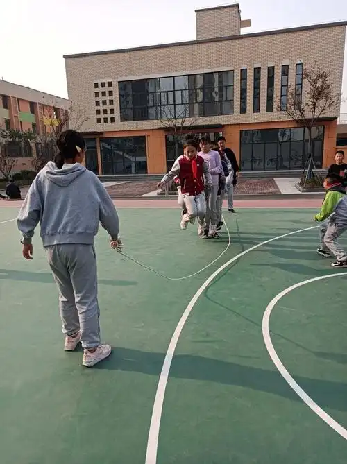 景汇小学阳光体育大课间趣味活动展风采