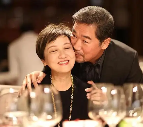 越低调越出乎意料细看张国立邓婕19年婚姻才知什么叫人生赢家